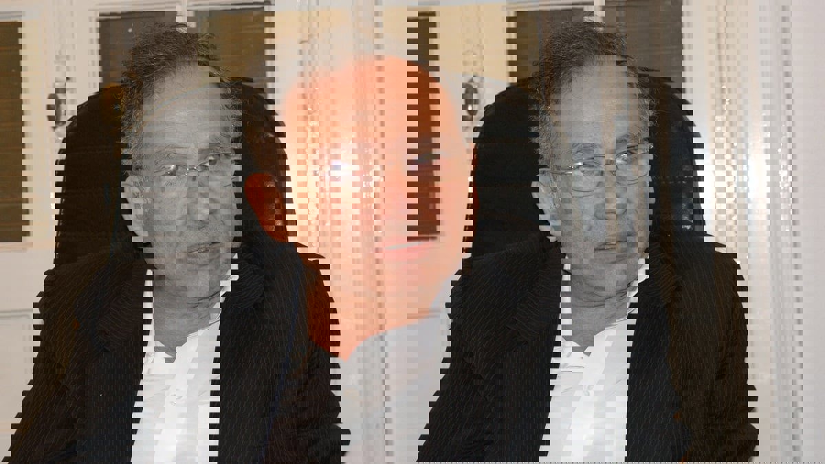 إصابة المعارض المصري ممدوح حمزة بفيروس "كورونا"