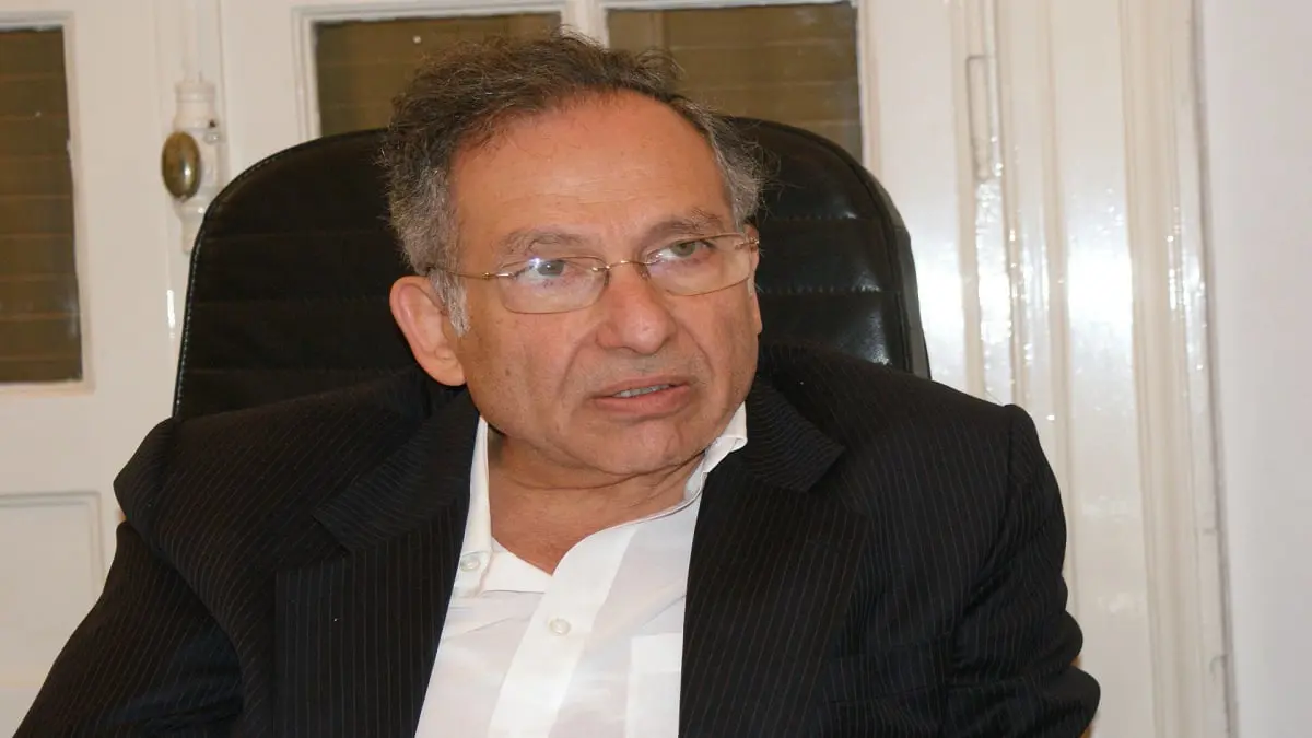 إصابة المعارض المصري ممدوح حمزة بفيروس "كورونا"