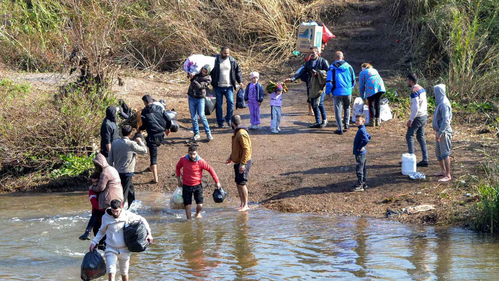 لبنان يوقف 144 سوريا لدخول البلاد بطريقة "غير شرعية"