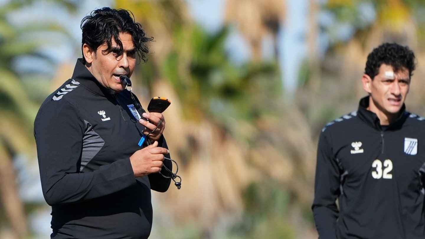 رابطة الدوري التونسي للمحترفين تصدم مدرب الصفاقسي بعقوبات ثقيلة