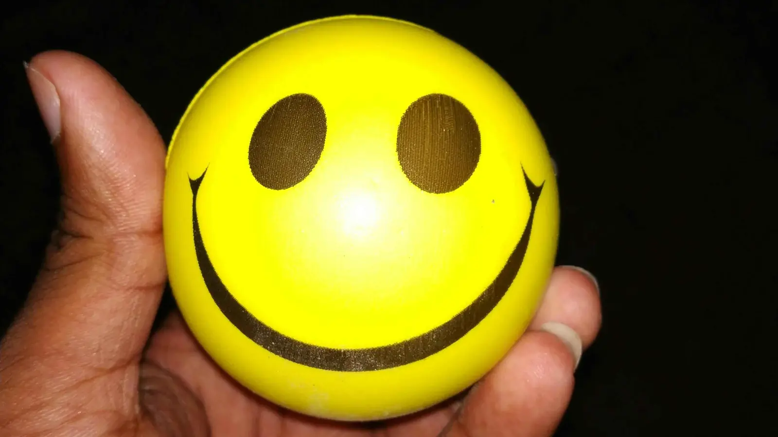 علاقة "غريبة" بين استخدام الإيموجي وسمات الرجال المظلمة