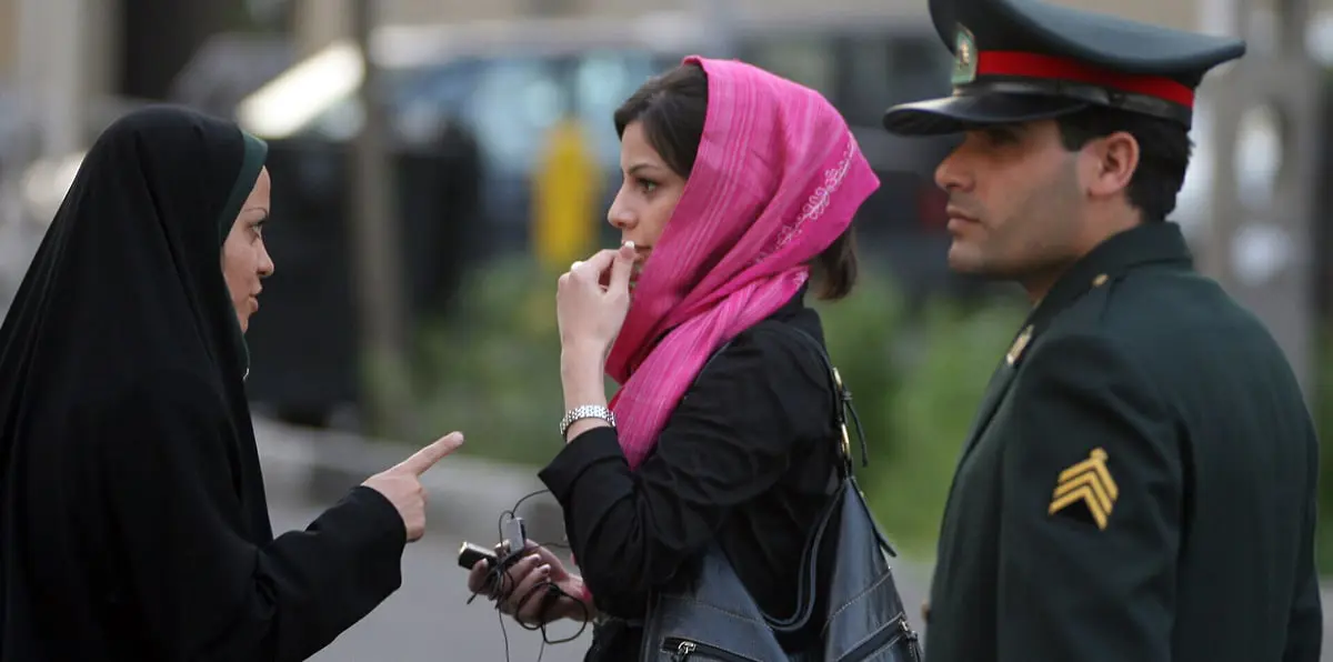 الاحتجاجات ضد الحجاب في إيران.. جدل متجدد منذ ثورة الخميني