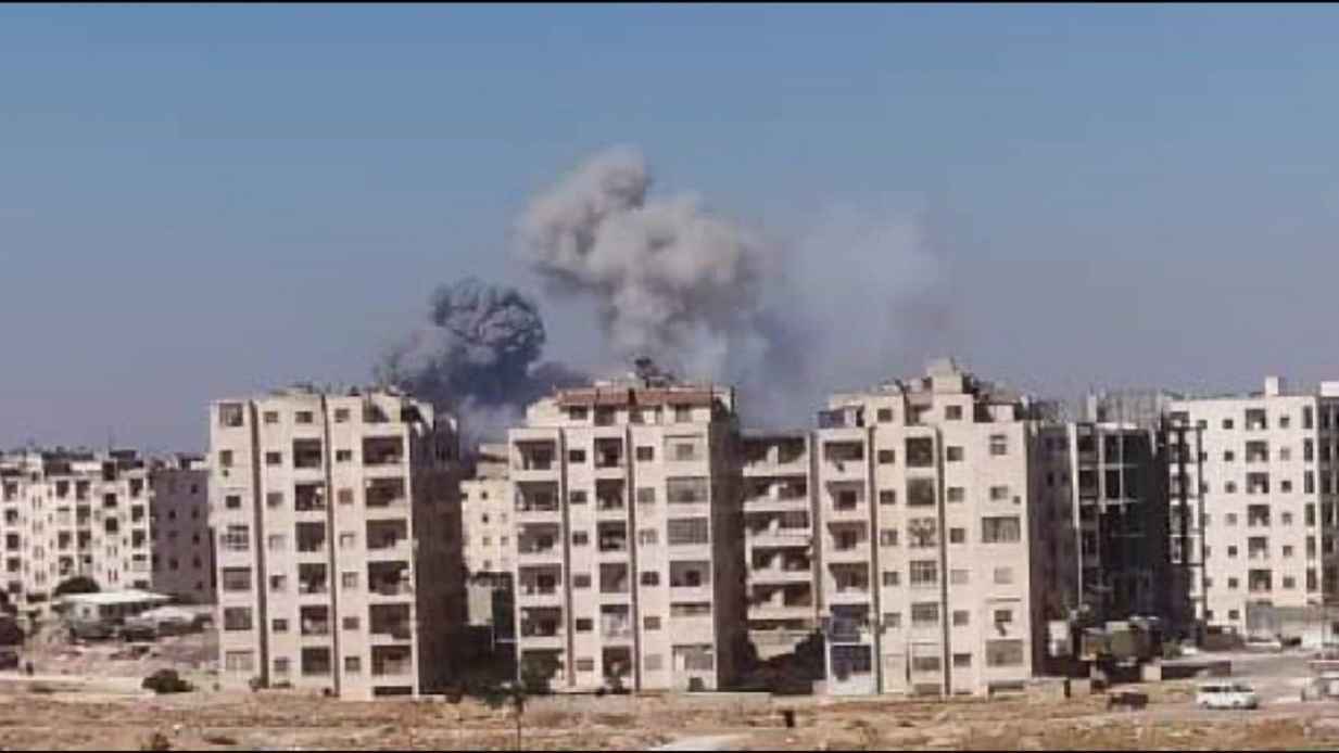 قتلى وجرحى جراء انفجار عنيف بمستودع ذخيرة في إدلب السورية (فيديو)