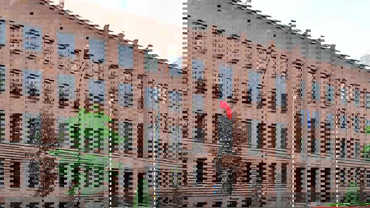 بولندا ترفض استقبال "رحلات مدرسية" إسرائيلية يرافقها حراس مسلحون
