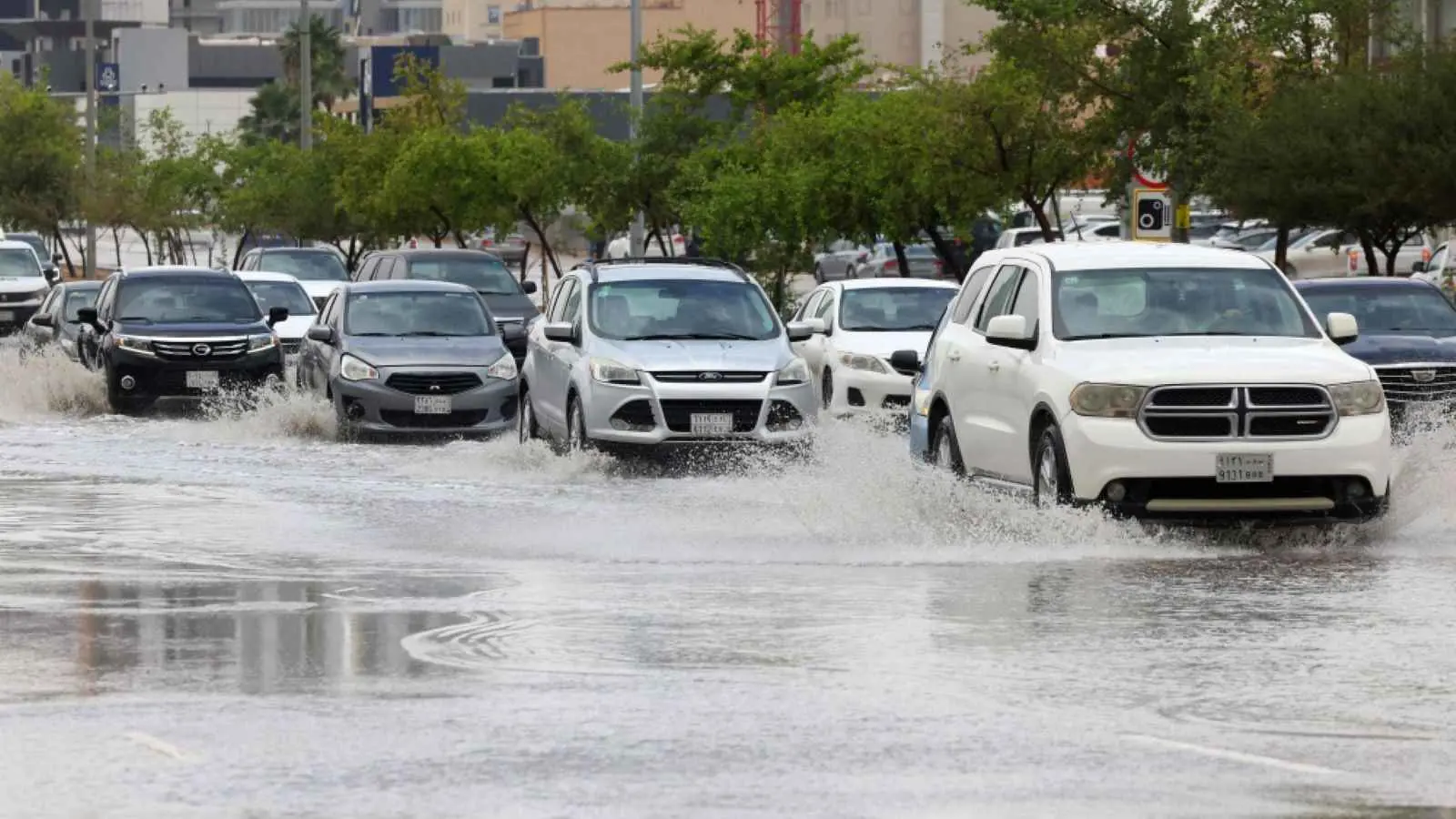 السعودية.. تحذير من السيول والعواصف الرعدية