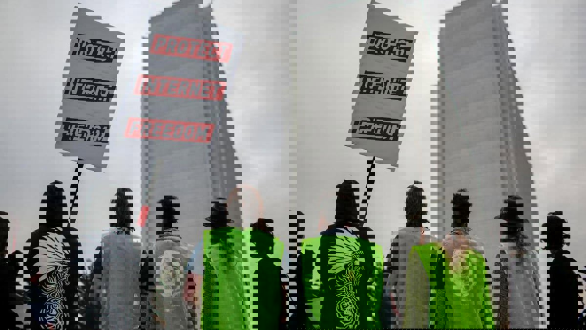 تقرير: حرية الإنترنت تتراجع في أمريكا.. وإيران والصين في ذيل القائمة