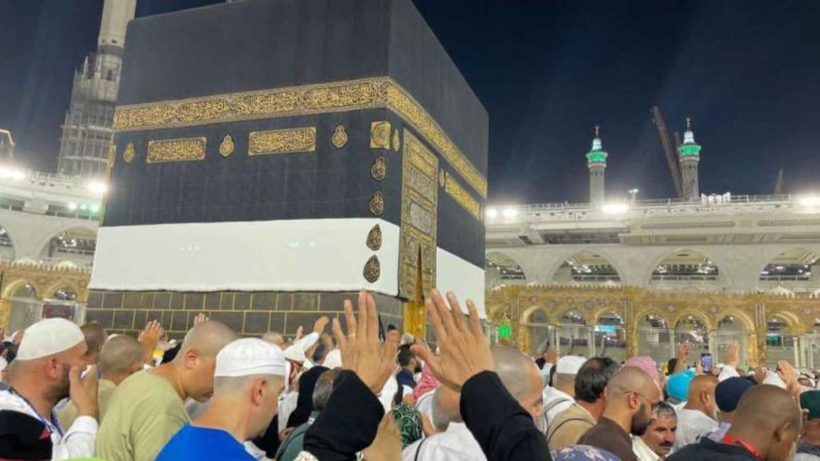 الحجاج يؤدون طواف الوداع في ختام المناسك (فيديو)