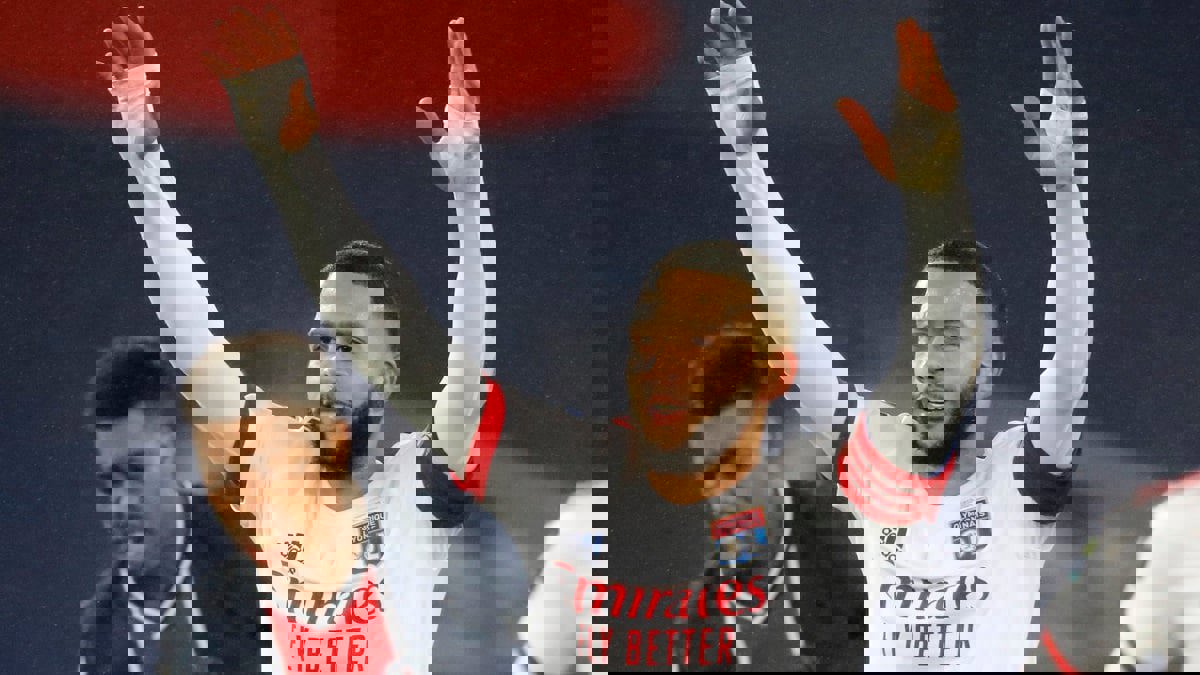 صحيفة: خلاف بين إدارة برشلونة ورونالد كومان على صفقة ممفيس ديباي