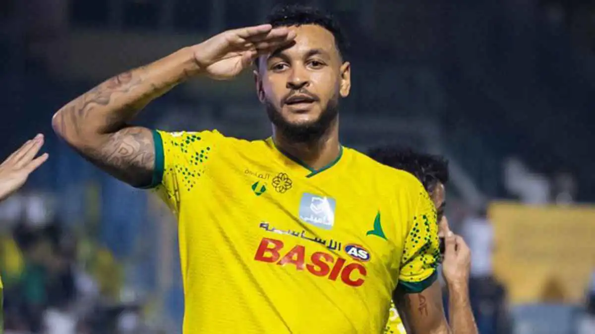 أول رد من إدارة نادي الخليج على انتقال جوشوا كينغ إلى الهلال