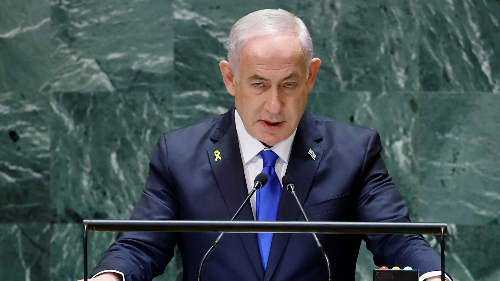 معاريف: نتنياهو يكسب الوقت بالحروب بانتظار عودة ترامب