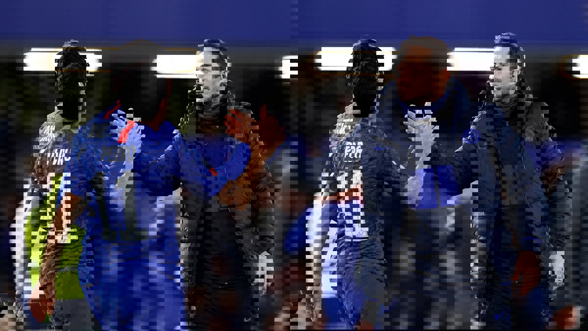 بعد الفوز برباعية على إيفرتون.. لامبارد يحذر لاعبيه من المبالغة في الثقة