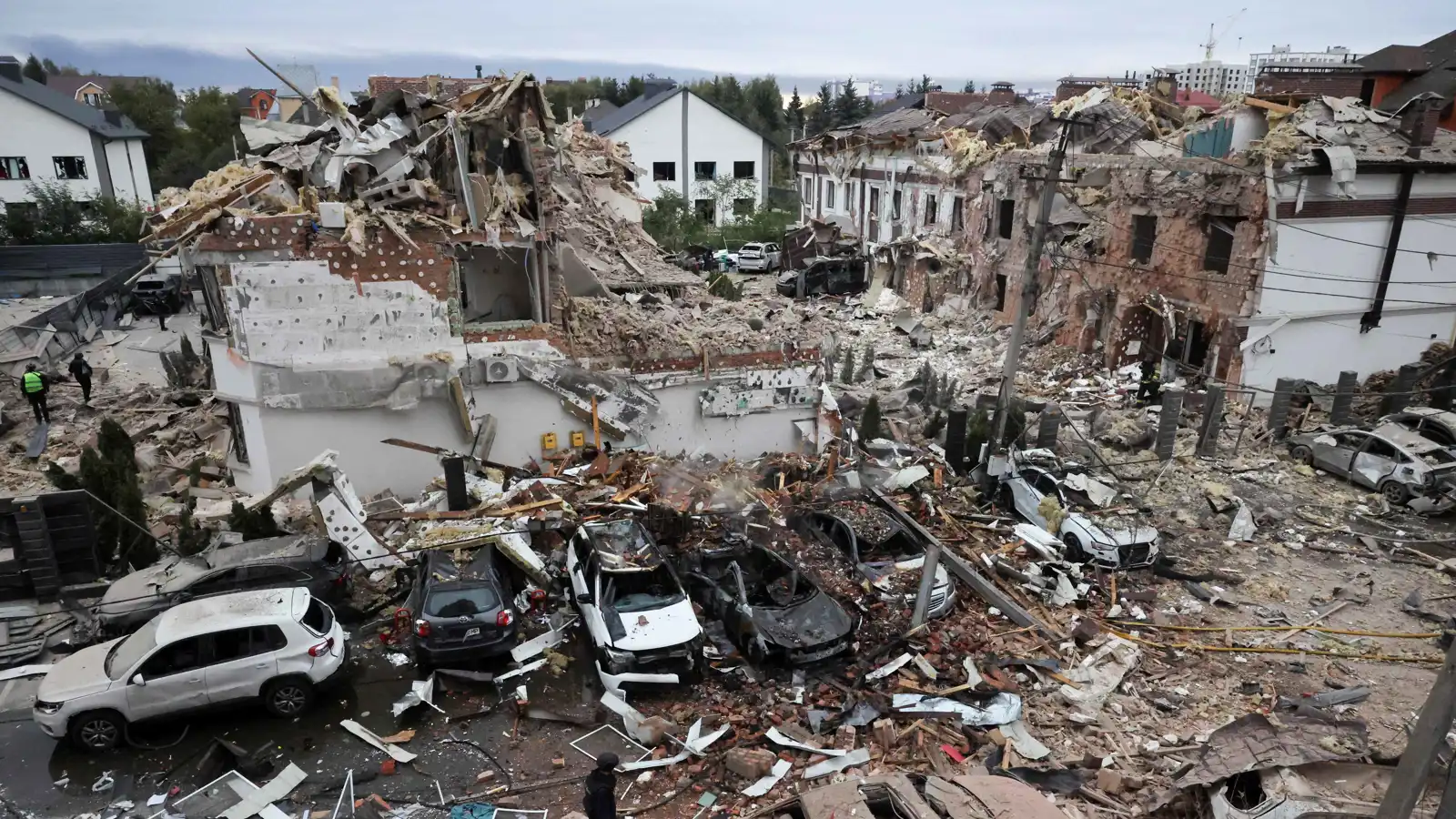 "من أكبر الهجمات".. كييف تحت نيران المسيّرات والصواريخ الروسية (فيديو)