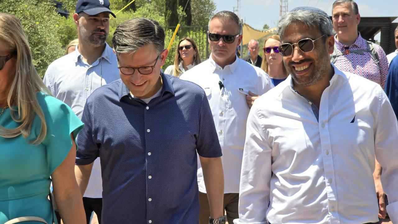 رئيس مجلس النواب الأمريكي يزور مستوطنة في الضفة الغربية (فيديو)