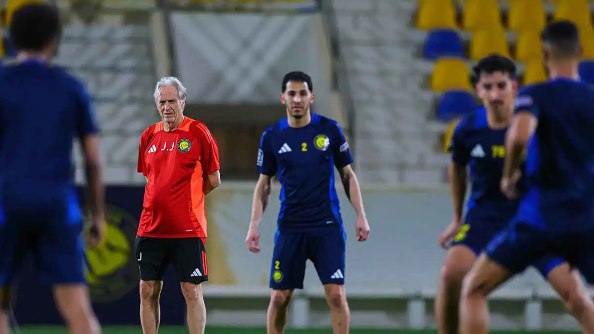 أبلغ جيسوس بالقرار.. رونالدو يرفض رحيل نجم النصر السعودي