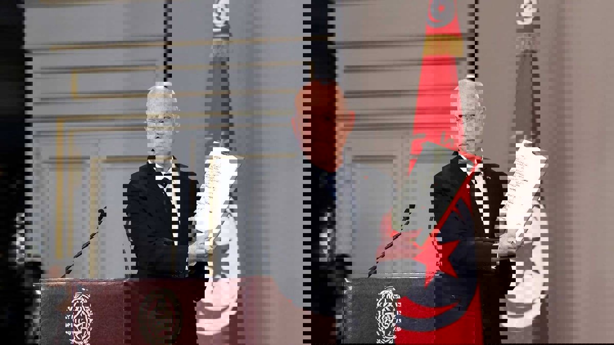 "لوموند": الحملات التفسيرية تزيد غموض المشروع السياسي للرئيس التونسي