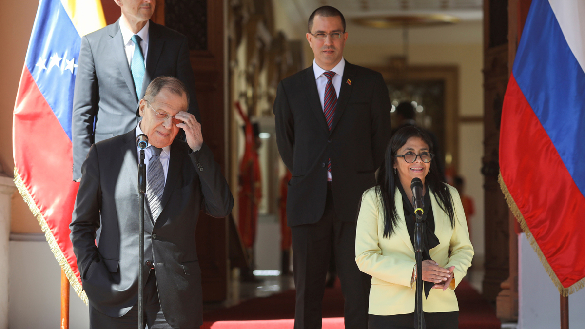 لافروف يندد في كراكاس بالعقوبات الأمريكية على فنزويلا