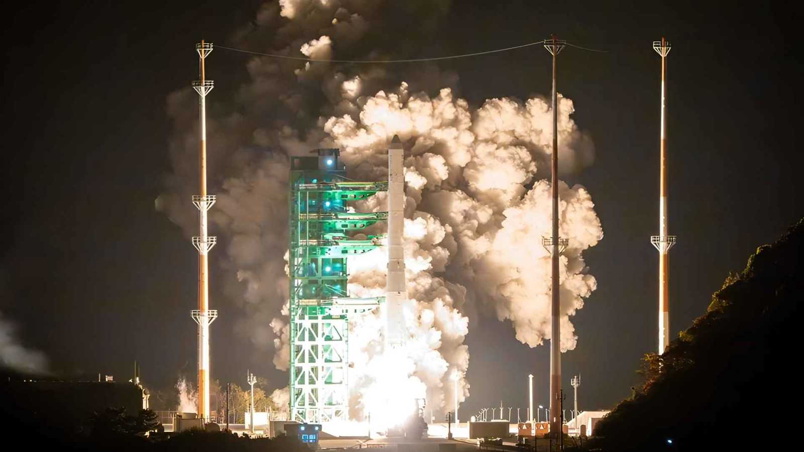 حدث استثنائي.. كوريا الجنوبية تؤكد نجاح إطلاق الصاروخ "نوري" (فيديو)