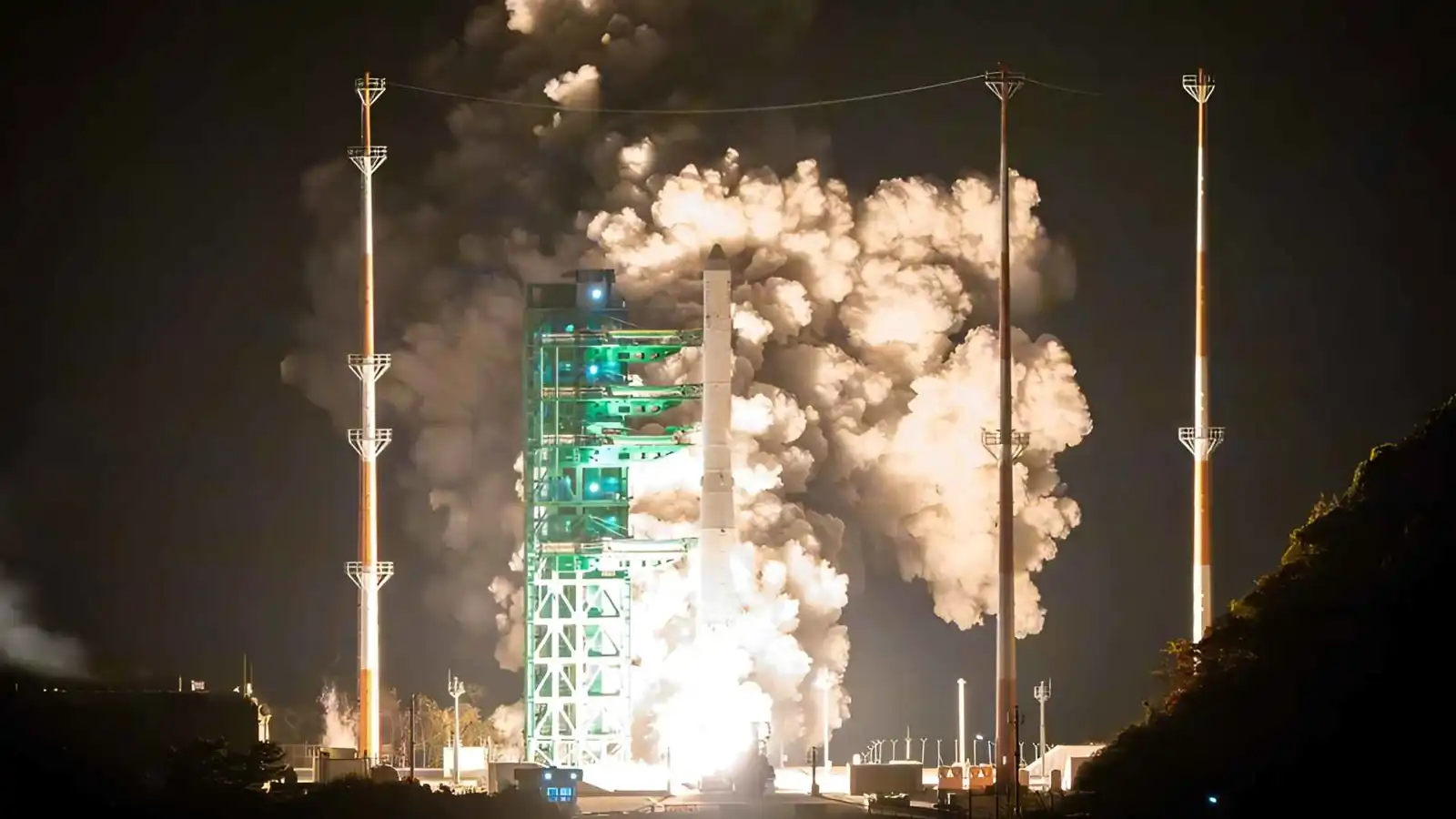 حدث استثنائي.. كوريا الجنوبية تؤكد نجاح إطلاق الصاروخ "نوري" (فيديو)