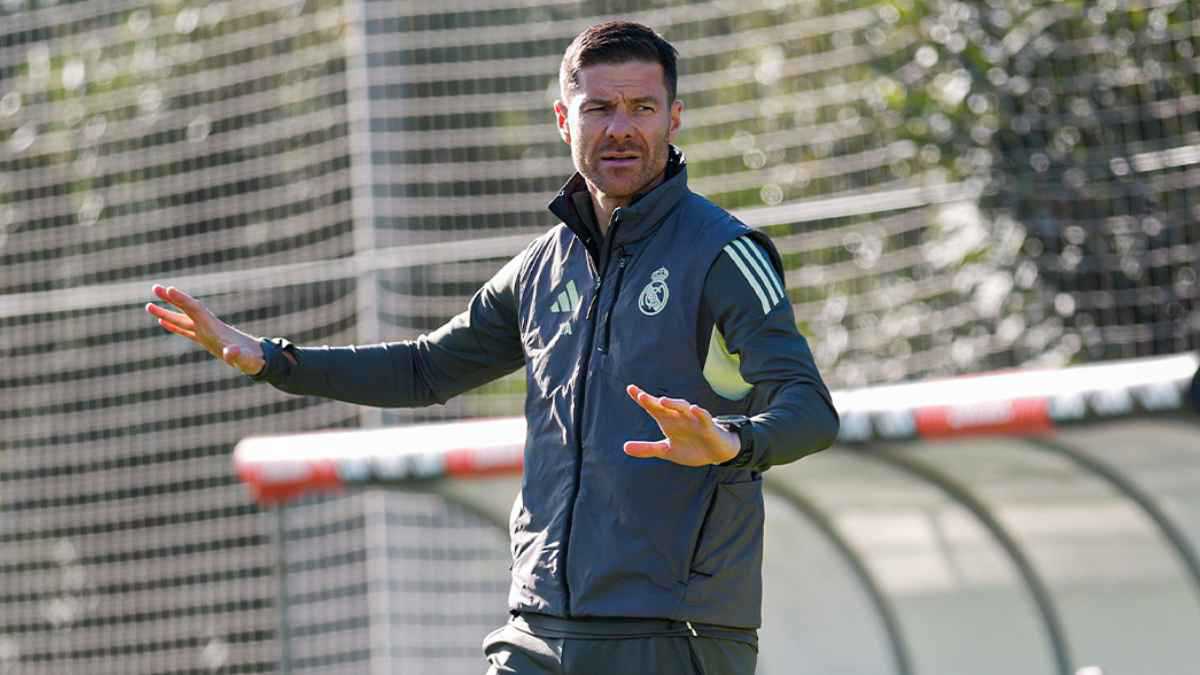 تشابي ألونسو يرفض مغادرة نجم ريال مدريد 