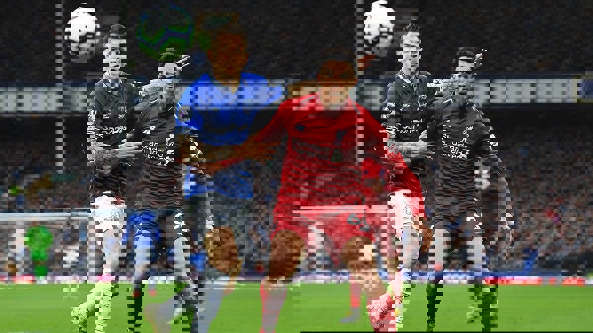 ألكسندر أرنولد قبل مباراة ليفربول ضد إيفرتون: على اللاعبين التكيف مع الظروف الجديدة