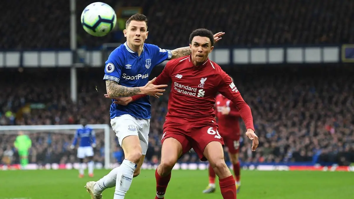 ألكسندر أرنولد قبل مباراة ليفربول ضد إيفرتون: على اللاعبين التكيف مع الظروف الجديدة