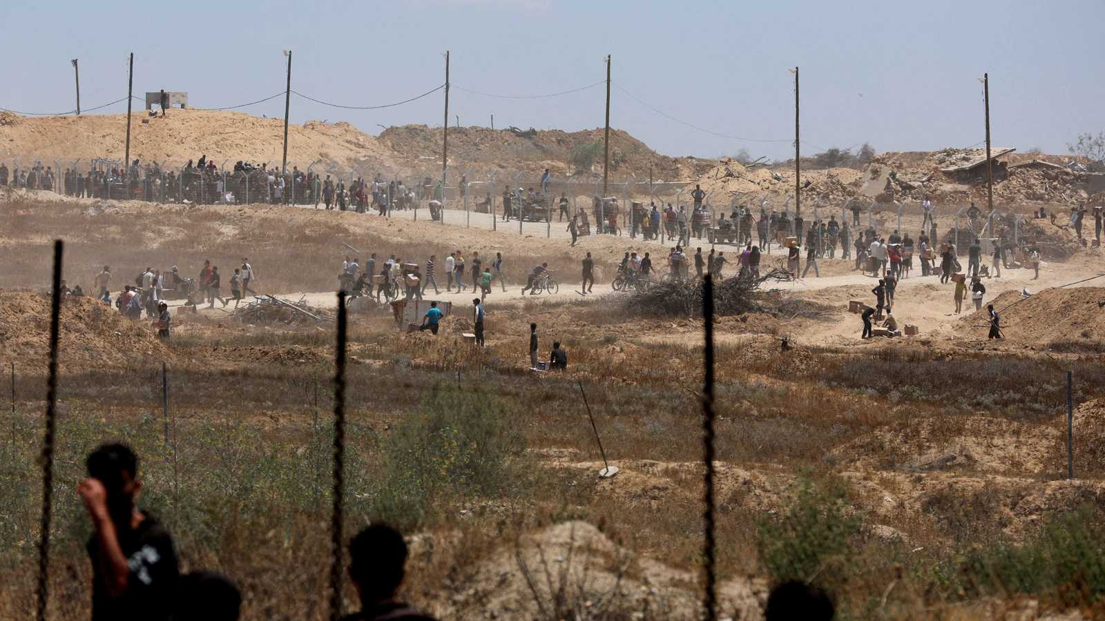 "نقاط الموت".. صور فضائية تكشف خطورة مراكز المساعدات في غزة