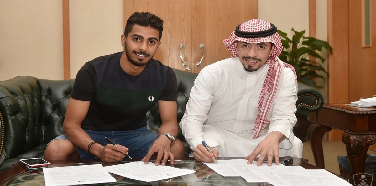 النادي الأهلي السعودي يجدد عقد لاعبه حسين المقهوي (صور وفيديو)