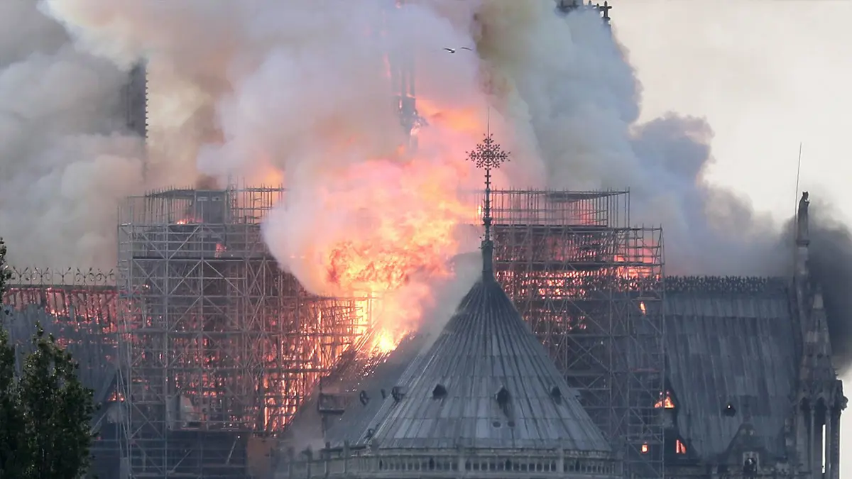 نقل الأعمال الفنية من كاتدرائية نوتردام إلى متحف اللوفر