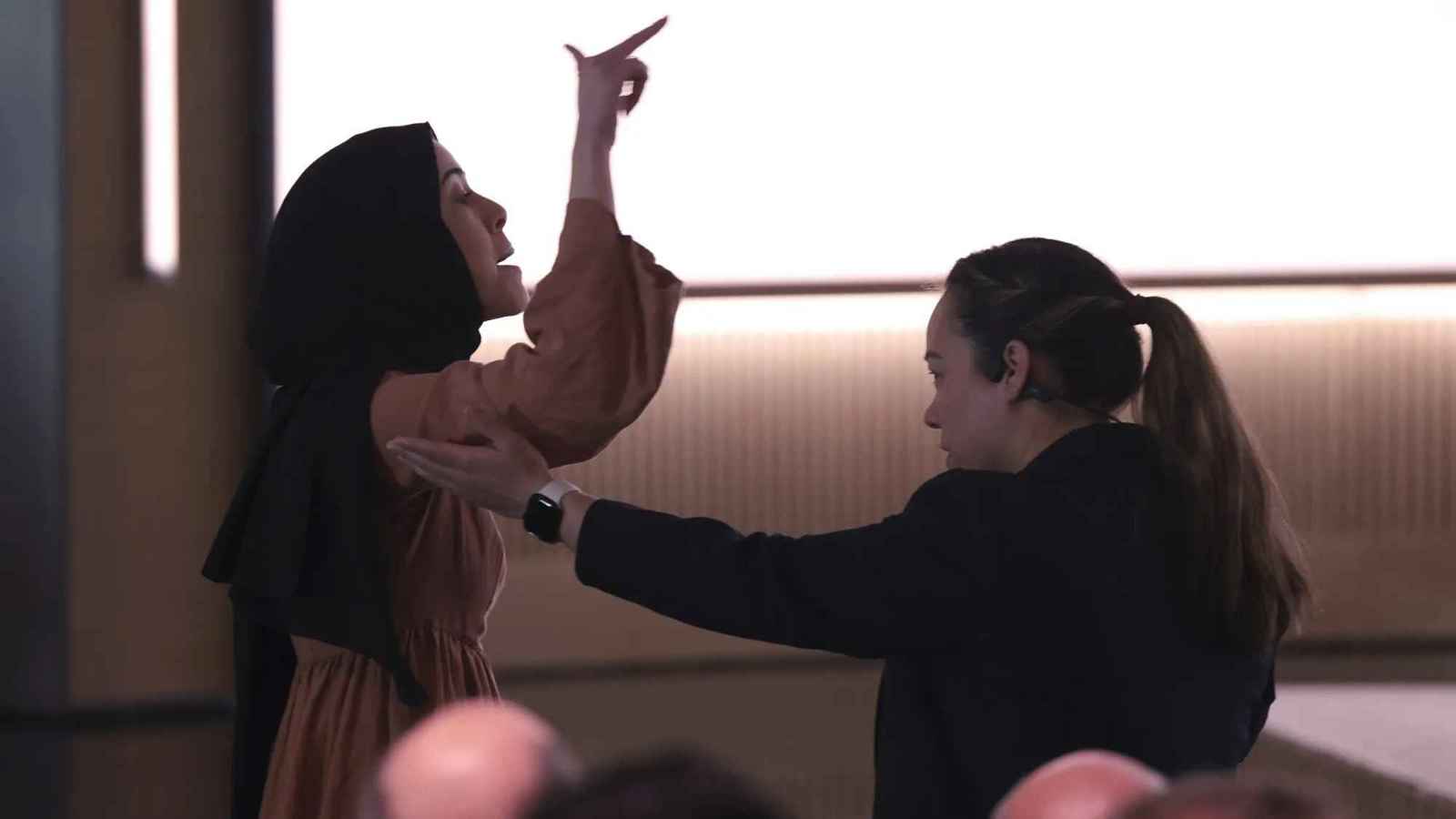 احتجتا على دعم إسرائيل.. مايكروسوفت تطرد ابتهال أبو السعد وفانيا أجراوال (فيديو)