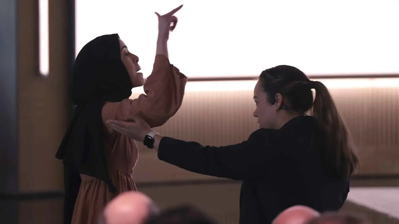 احتجتا على دعم إسرائيل.. مايكروسوفت تطرد ابتهال أبو السعد وفانيا أجراوال (فيديو)