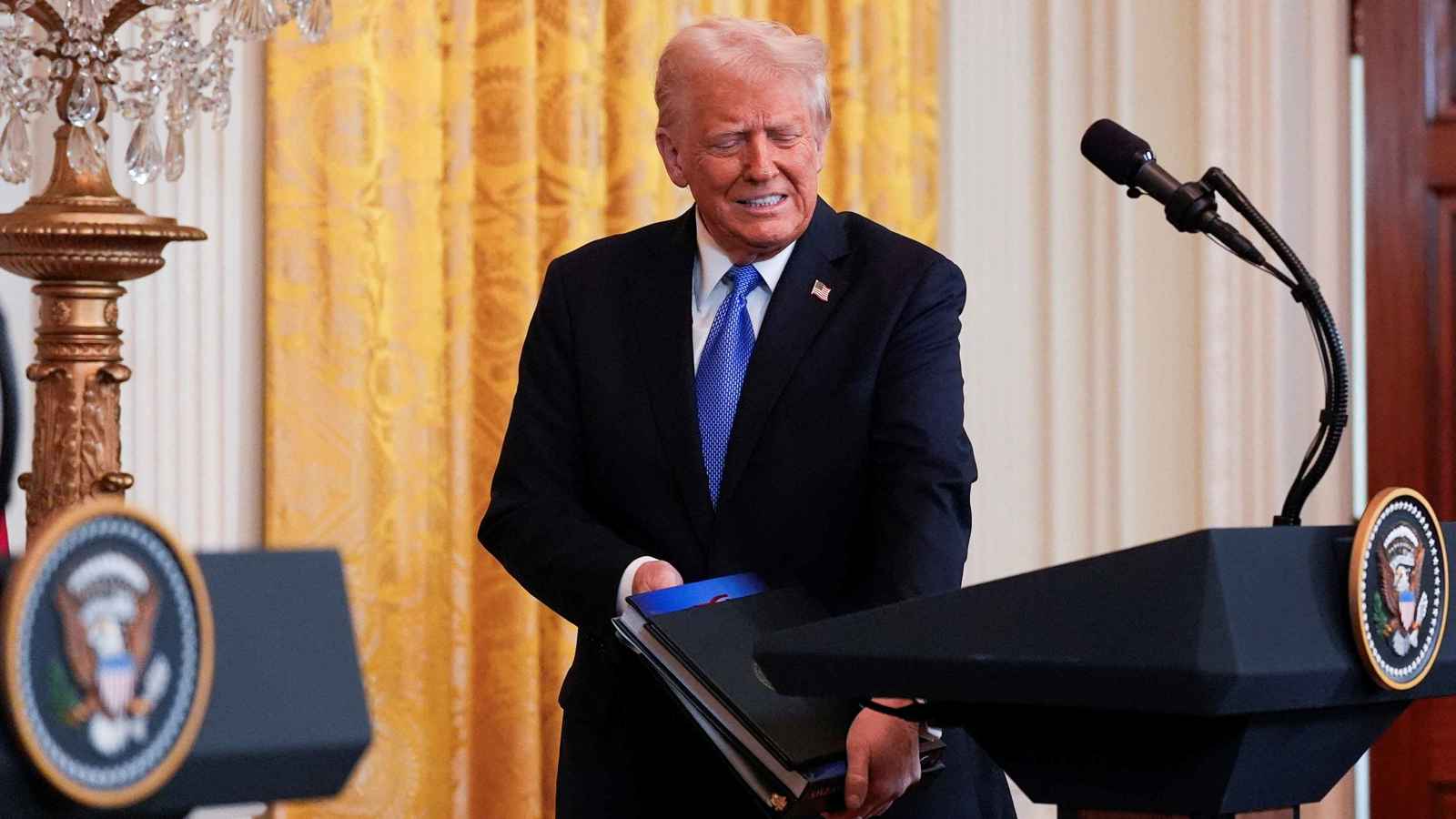 بعدما اعتبرها "صفقة عقارية".. هل تراجع ترامب عن خطة تهجير سكان غزة؟