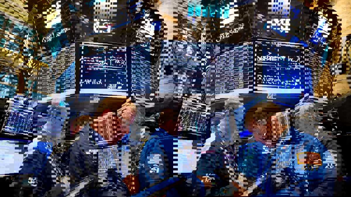 ما تداعيات خروج تويتر من البورصة؟