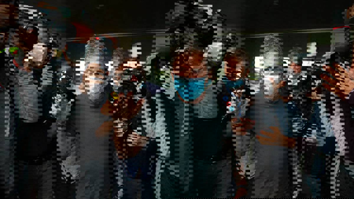 الأزمة مستمرة في برشلونة.. نهاية اجتماع بارتوميو ووالد ميسي دون نتائج