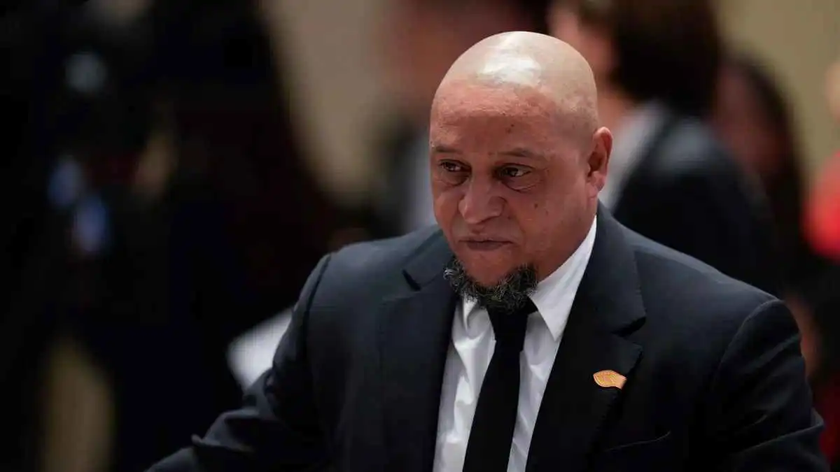 أول تعليق من روبيرتو كارلوس بعد تعرضه لمشكلة في القلب