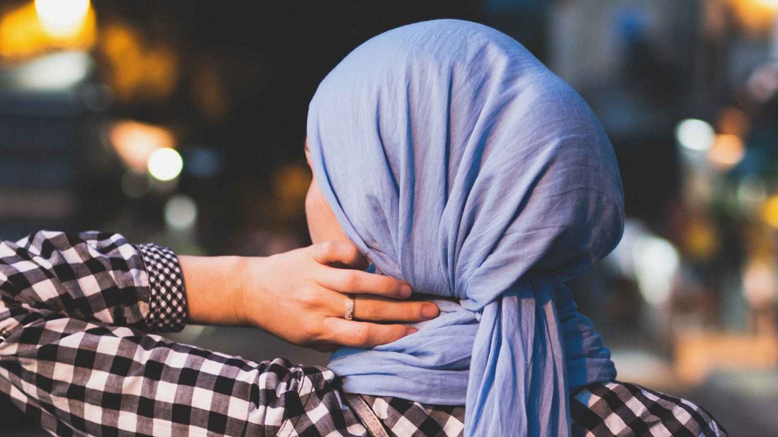 استبعاد المحجبات من إحدى الوظائف يثير جدلا واسعا في المغرب