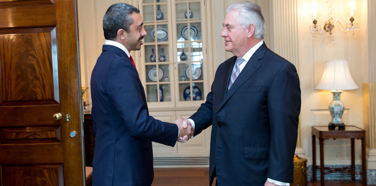 عبدالله بن زايد: على قطر اتخاذ إجراءات حاسمة لوقف تمويل الجماعات "الإرهابية"