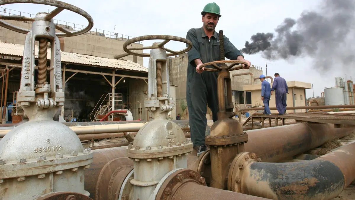 محتجون يغلقون مصفاة نفطية جنوب العراق