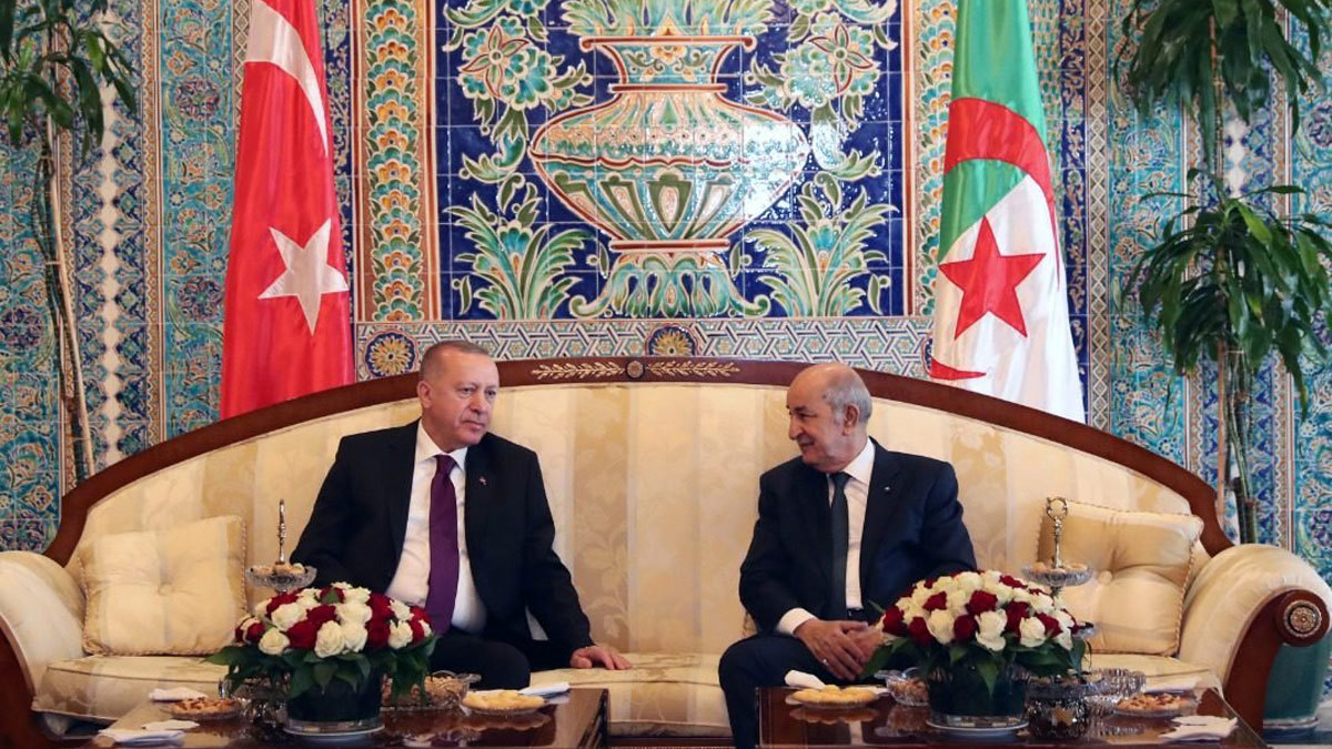 رغم زيارة أردوغان.. تلميحات جزائرية لرفض التدخل التركي في ليبيا