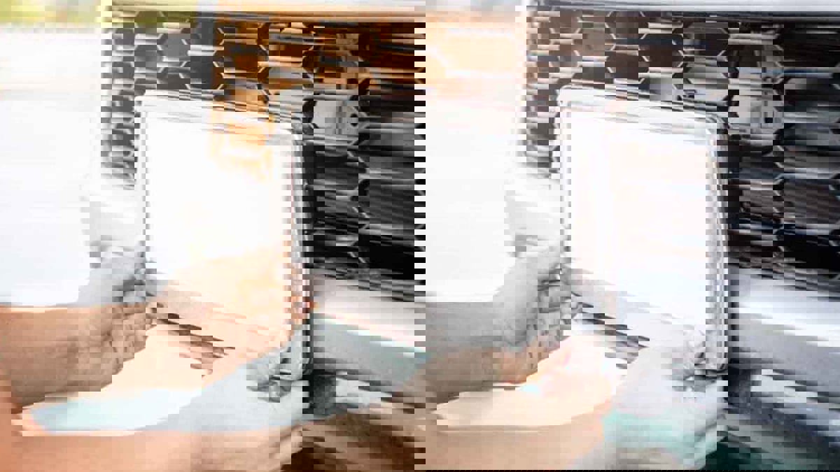 الإمارات.. خليجية تستدرج شابا بـ"رقم سيارة مميز" وتستولي على أمواله