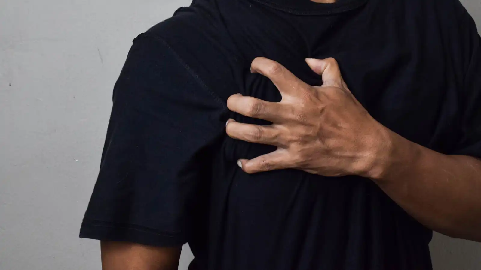 لماذا تؤلمك ذراعك اليسرى عند تعرضك لنوبة قلبية؟