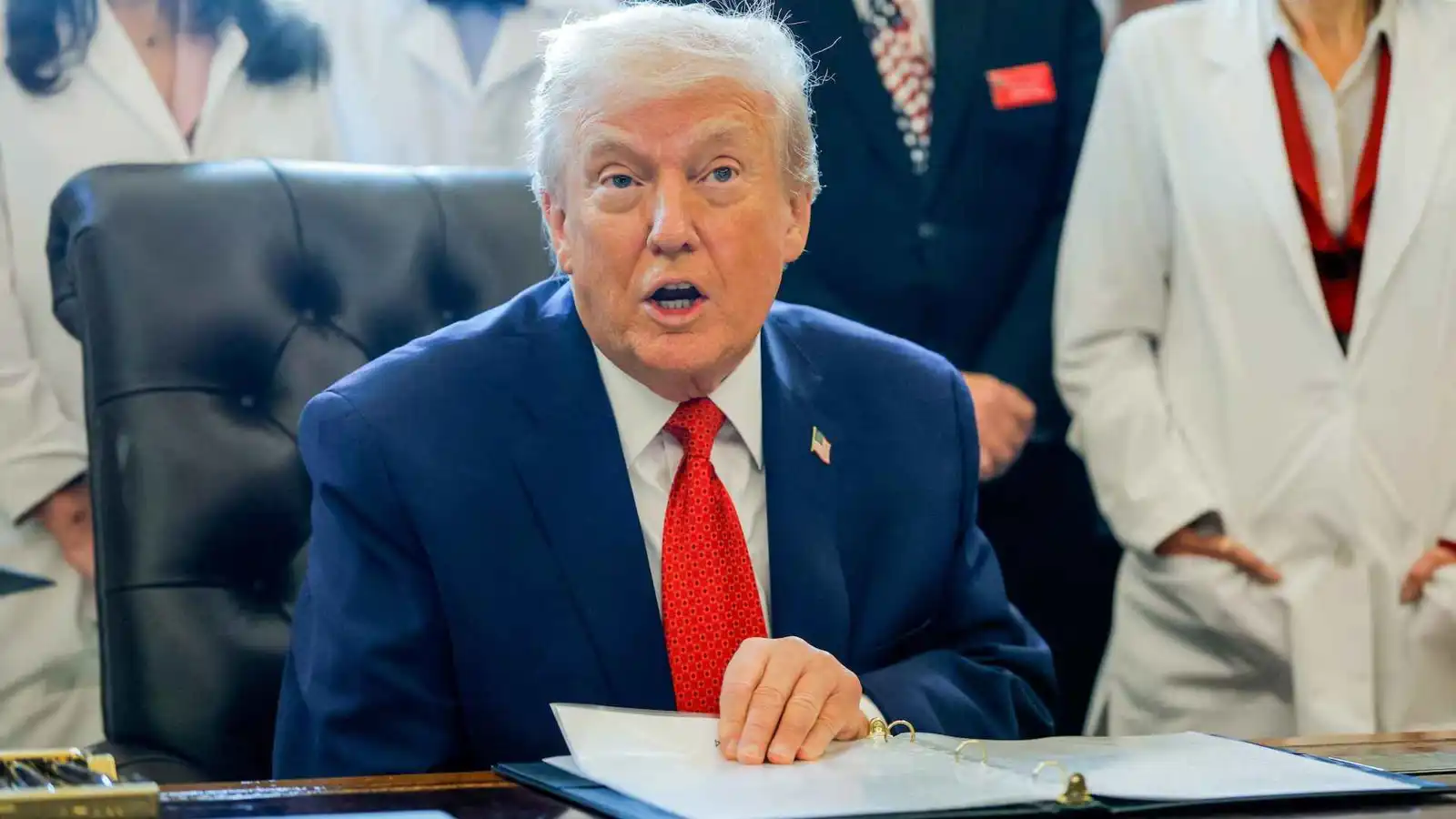 "المساعدة في الطريق".. تصريحات ترامب الحماسية تصطدم بواقع عسكري "مرهق"