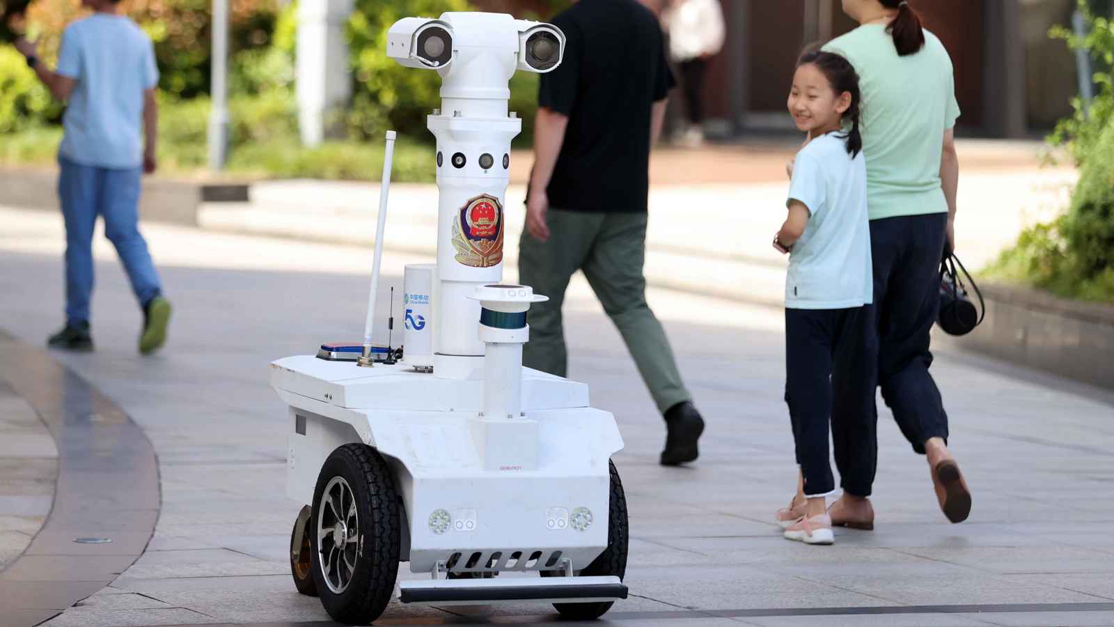 "شرطة الذكاء الاصطناعي" يداً بيد مع الأمن الصيني لمكافحة الجرائم