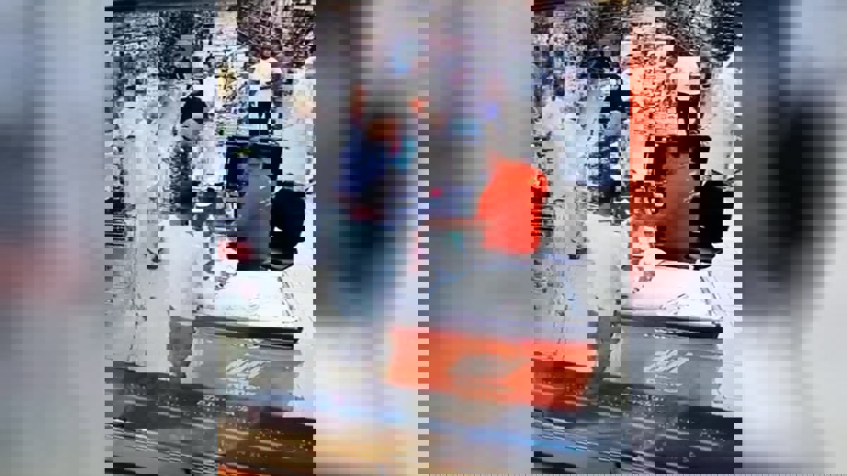 الكويت.. إيقاف رجل أمن استغل مركزه للتعدي على الدور في مركز تجاري (فيديو)‎‎