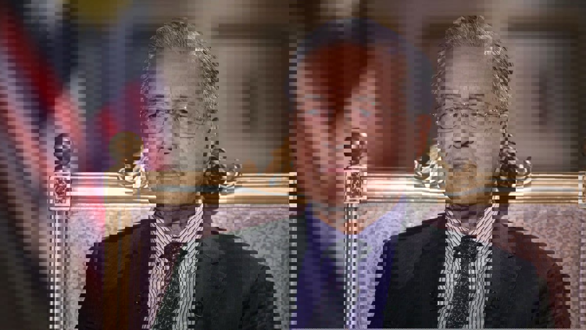 ماليزيا.. إدخال مهاتير محمد وحدة رعاية القلب