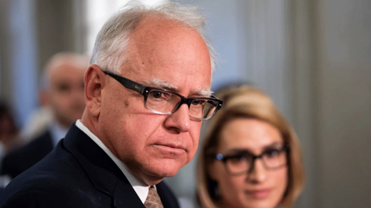 حاكم ولاية مينيسوتا يوقع قانونًا يجرم "اغتصاب الشريك"‎