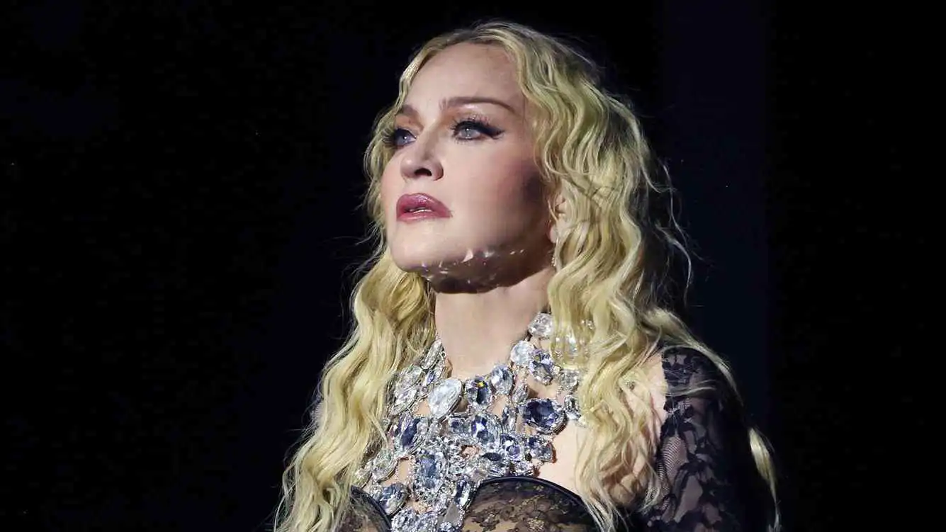 "أفكار انتحارية".. مادونا تكشف جانباً مظلماً من حياتها