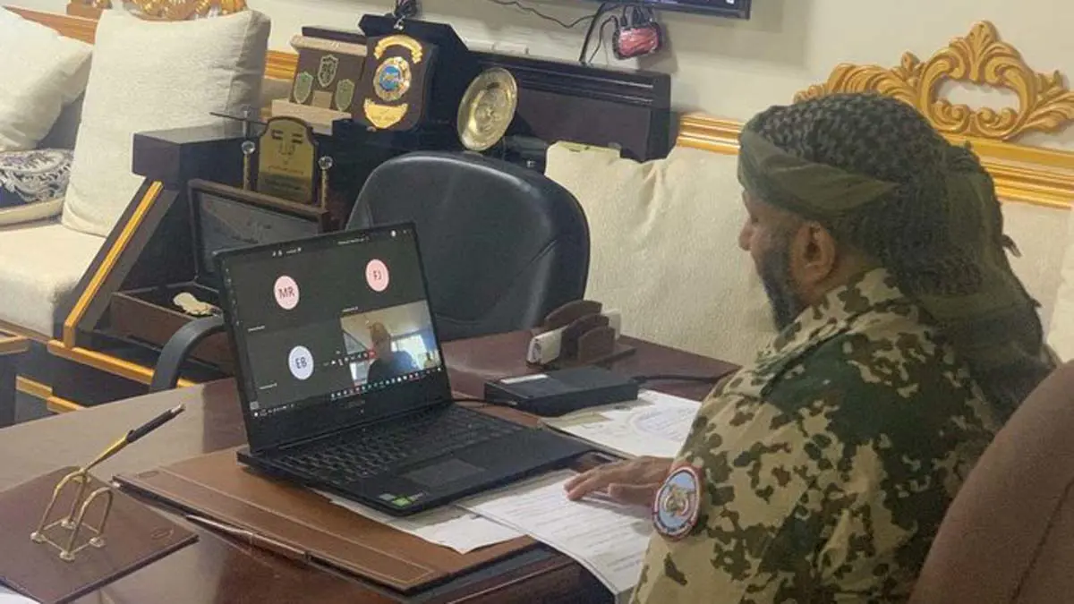 طارق صالح يلتقي مارتن غريفيث عبر دائرة تلفزيونية