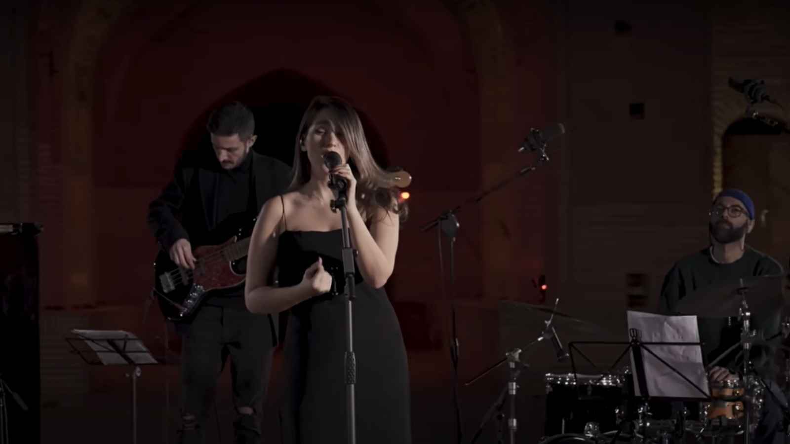 بسبب أغنية ضد الحجاب.. اعتقال فنانة إيرانية بارزة