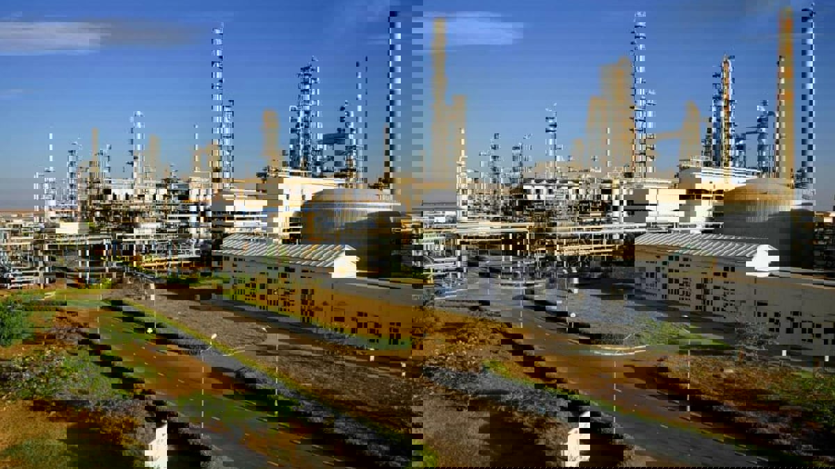 جراء عملية تخريب.. توقف مؤقت لأحد خطي مصفاة الخرطوم