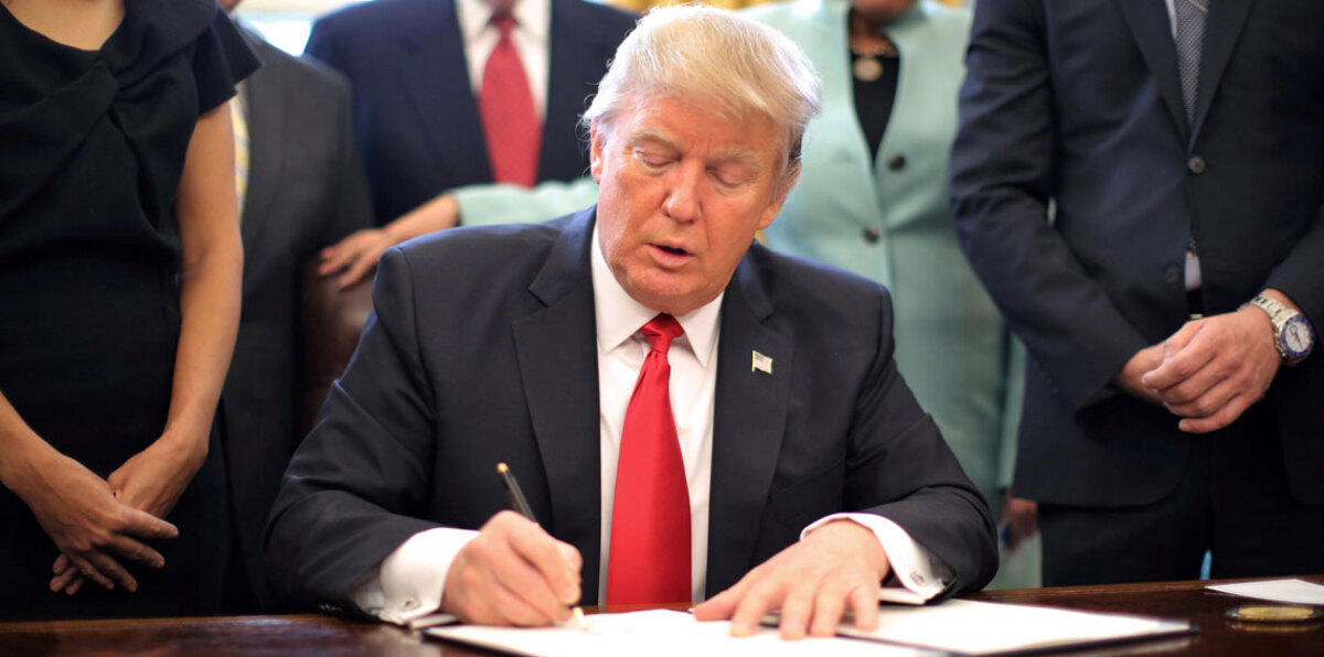 هل منح ترامب الجيش سلطة تنفيذ ضربات في ليبيا دون الحاجة لموافقة مسبقة؟